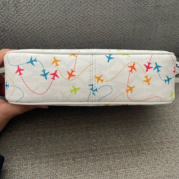 Michael Kors white jet set Airplane purse - Picture 5 of 6